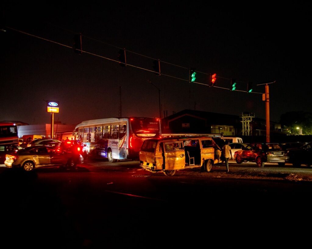 Batida de carros à noite