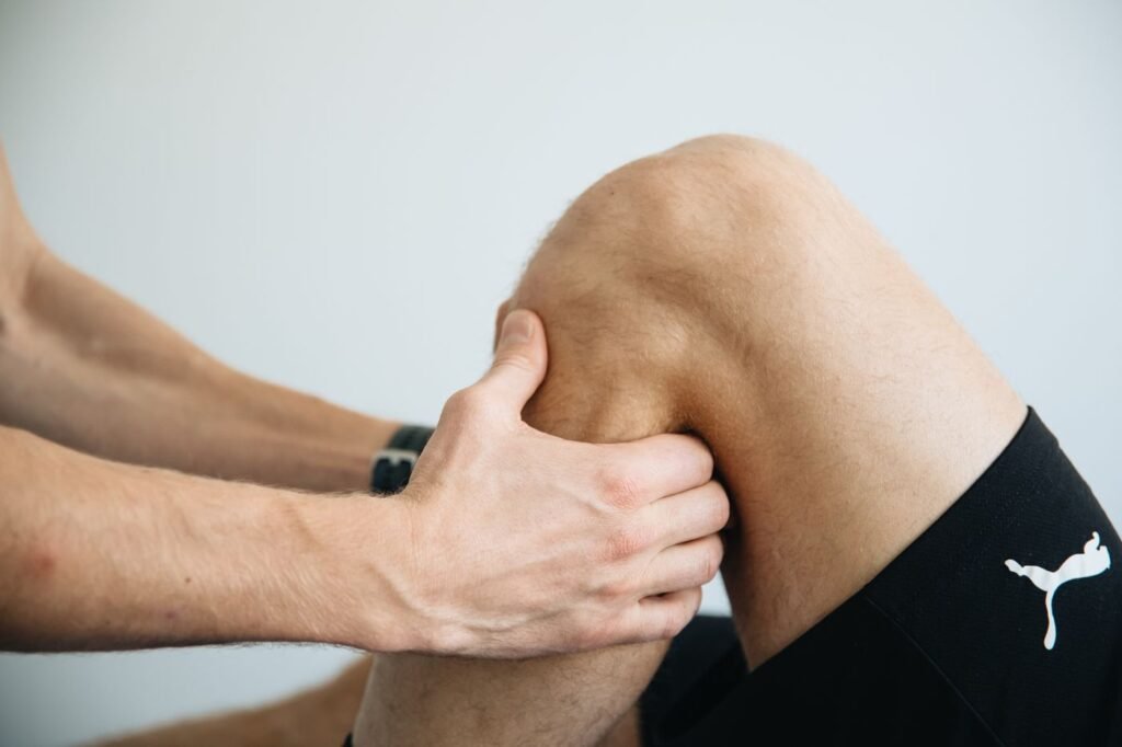 Sessão de fisioterapia no joelho