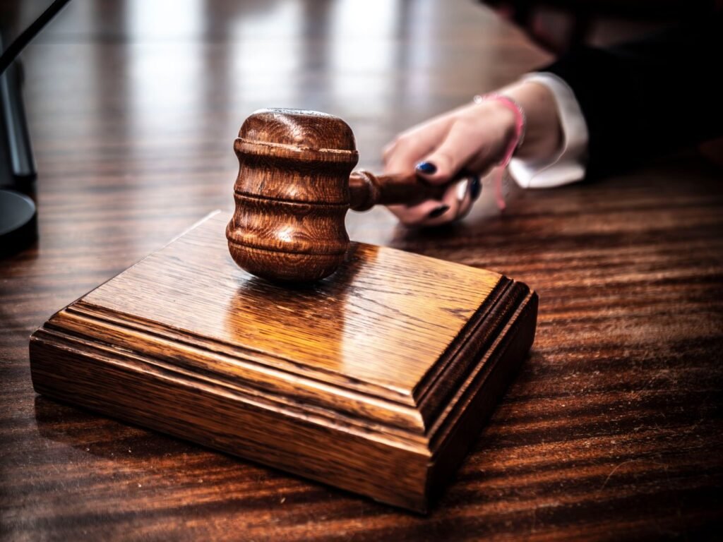 Martelo de madeira no tribunal