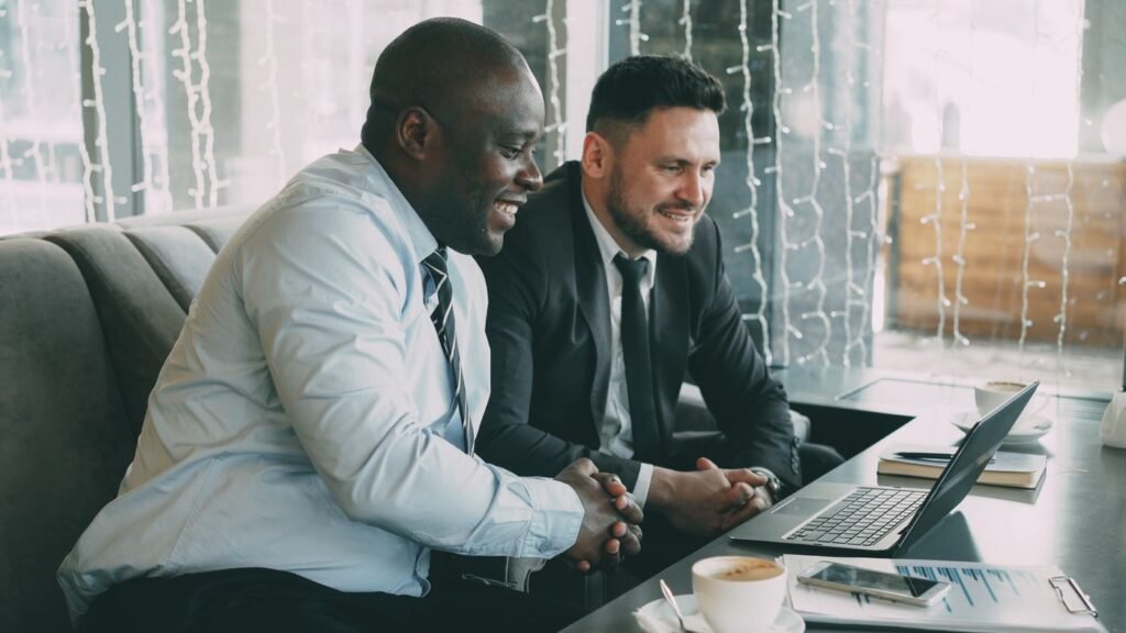Empresários conversando