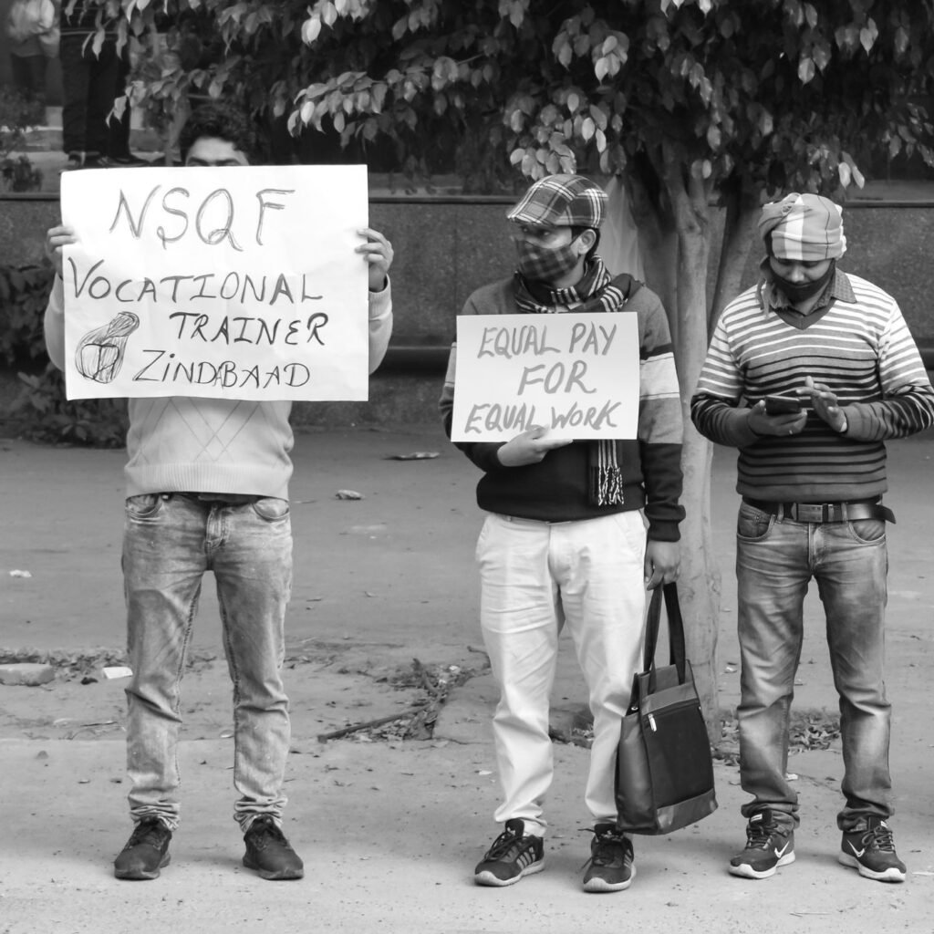 Trabalhadores lado a lado
