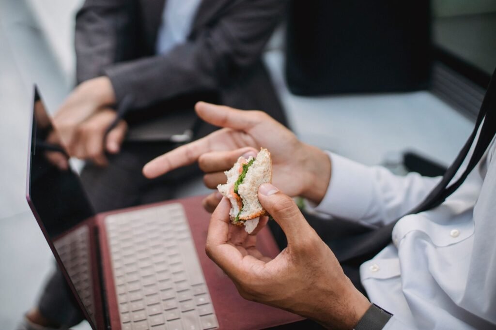 Pausa para almoço no escritório