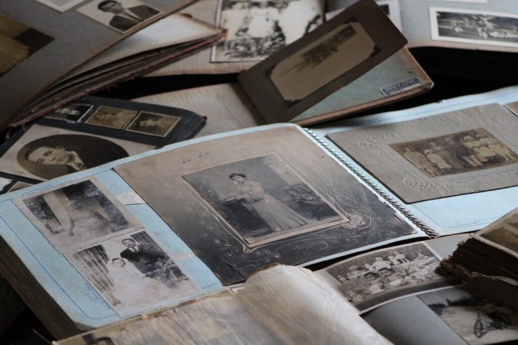 Fotografias antigas em um álbum