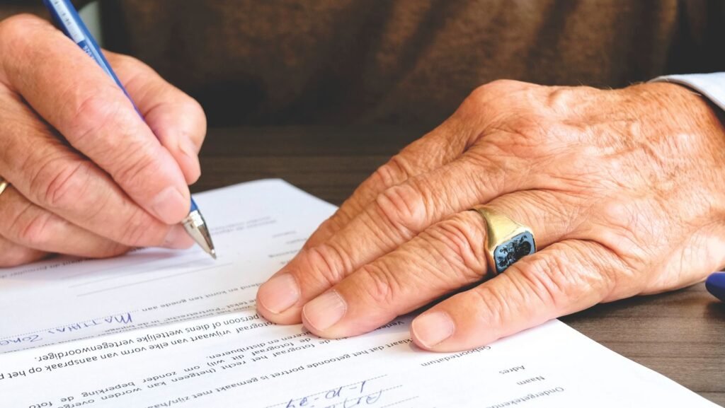 Caneta e documento
