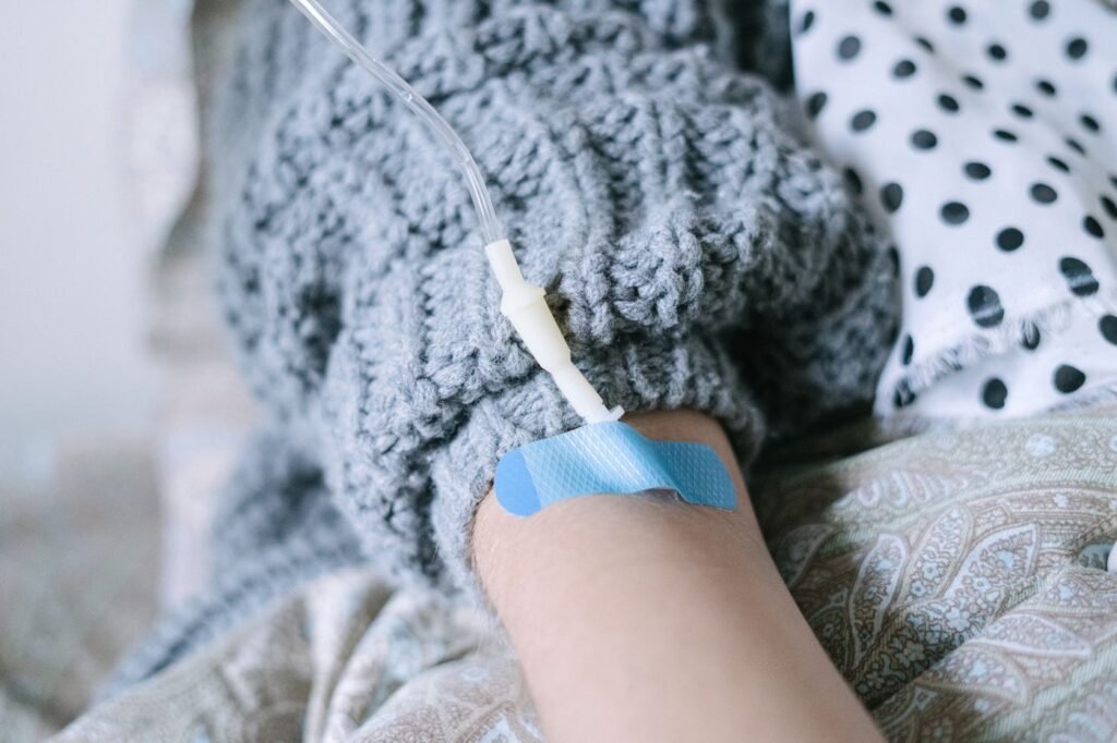Paciente recebendo terapia intravenosa