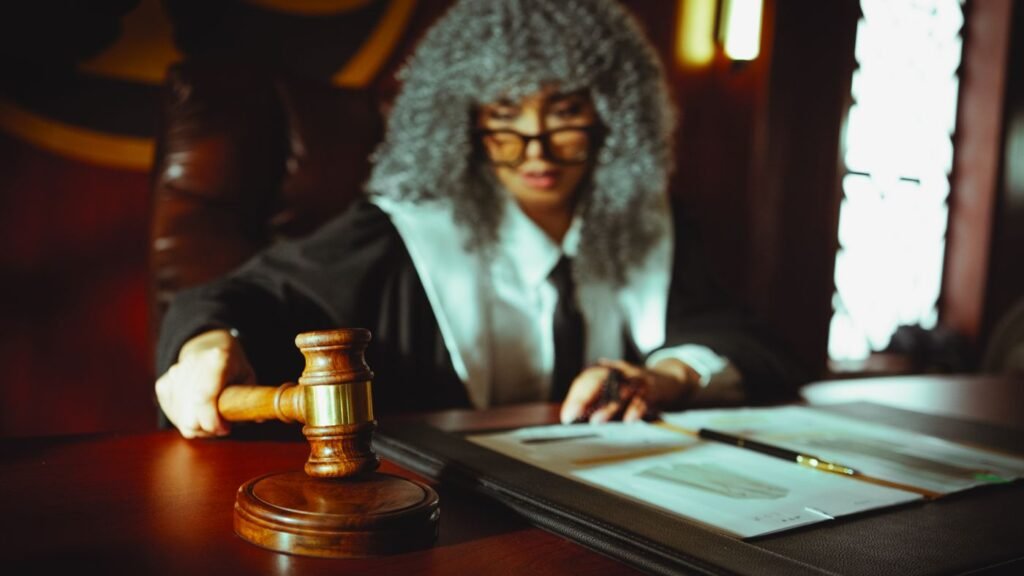 Juiz no tribunal