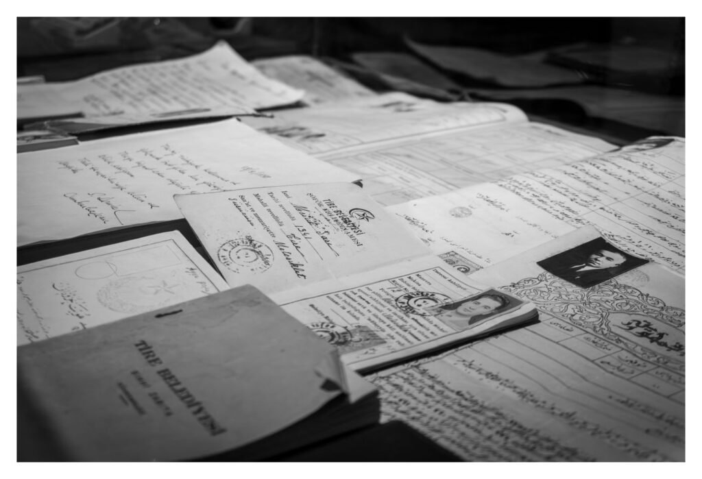Documentos antigos e de identificação