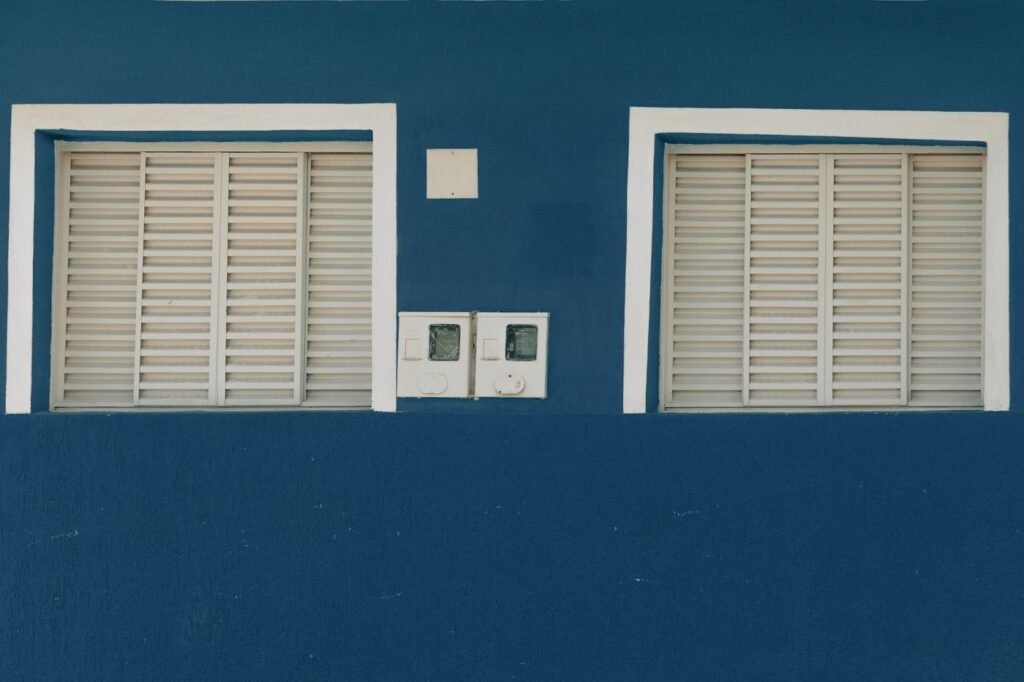 Fachada de casa com janela